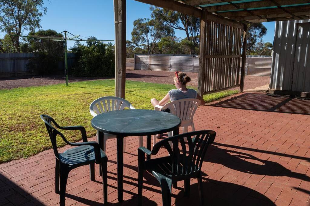 Entire House In - 3 Bedroom, Sleeps 5 Holiday home Minnipa