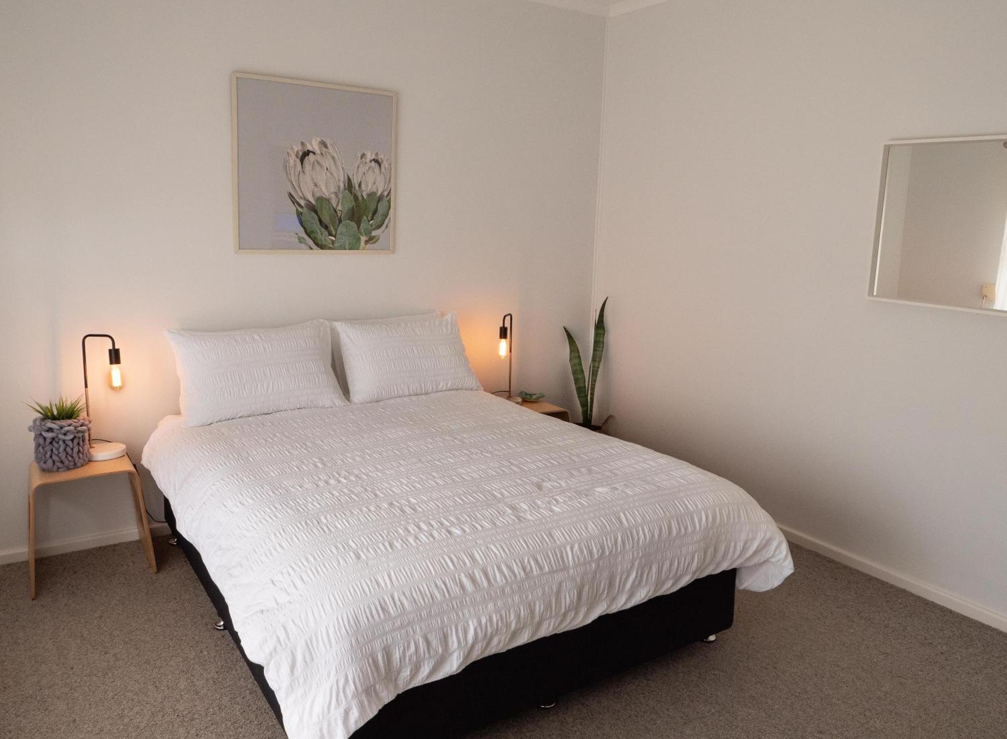 Entire House In - 3 Bedroom, Sleeps 5