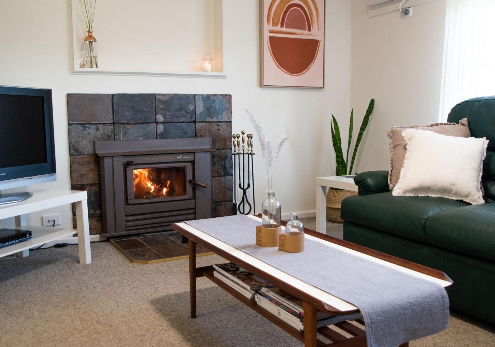 Entire House In - 3 Bedroom, Sleeps 5 Holiday home Minnipa